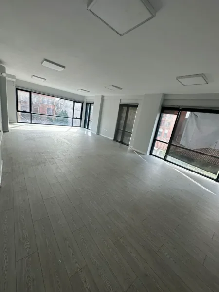 Tirane, jepet me qera zyre , 404 m² 5.000 € (Rruga Hoxha Tahsim)