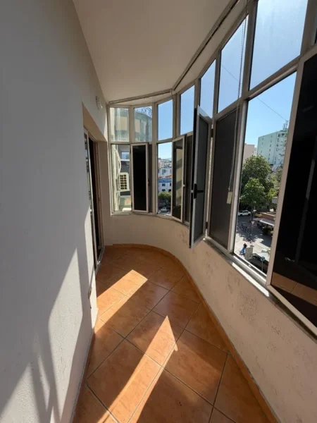 Tirane, jepet me qera ambjent biznesi Kati 4, 178 m² 1.600 € (Sheshi Willson)