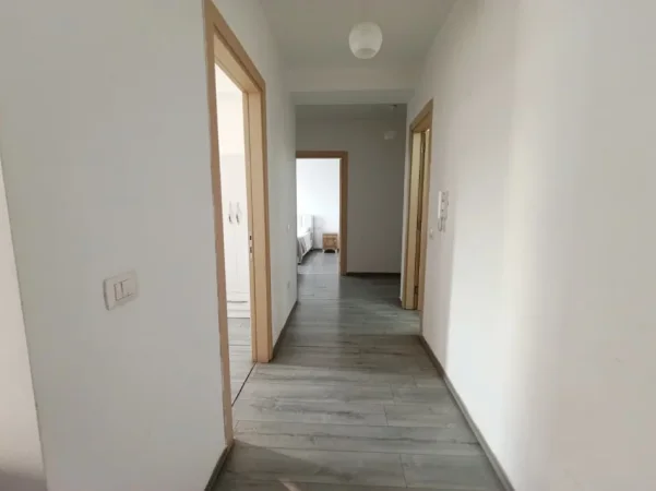 Tirane, jepet me qera apartament 2+1+Ballkon Kati 1, 94 m² 650 €