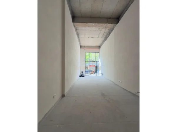 Tirane, jepet me qera ambjent biznesi Kati 0, 42 m² 1.000 € (Tefta Tashko Koco)