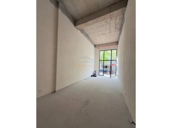 Tirane, jepet me qera ambjent biznesi Kati 0, 42 m² 1.000 € (Tefta Tashko Koco)