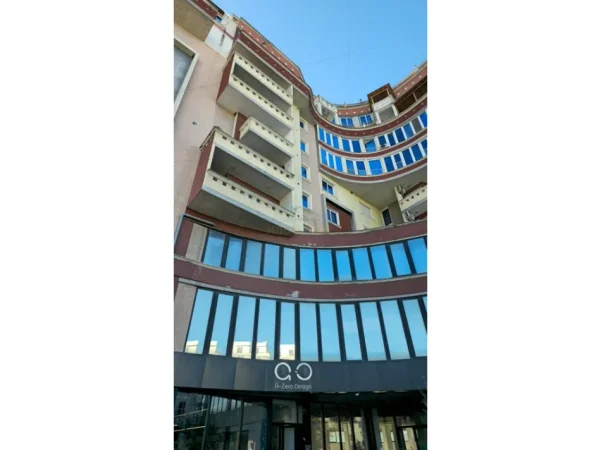 Tirane, jepet me qera ambjent biznesi Kati 2, 1.278 m² 3.300 € (Kamez)