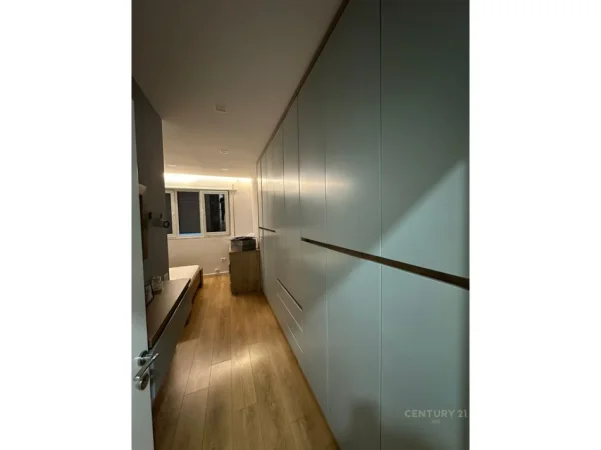 Tirane, jepet me qera apartament 1+1 Kati 4, 70 m² 650 € (Komuna e Parisit)