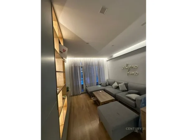 Tirane, jepet me qera apartament 1+1 Kati 4, 70 m² 650 € (Komuna e Parisit)