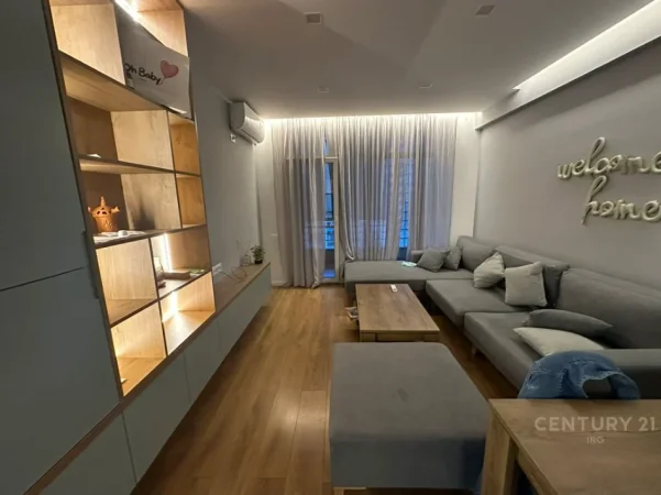Tirane, jepet me qera apartament 1+1 Kati 4, 70 m² 650 € (Komuna e Parisit)