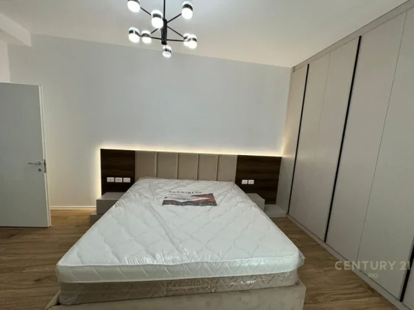 Tirane, jepet me qera apartament 2+1 Kati 8, 125 m² 1.300 € (Tirana Garden building)