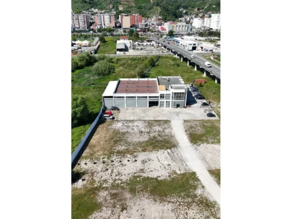 Tirane, jepet me qera ambjent biznesi Kati 0, 1.050 m² 3.500 € (Vore)