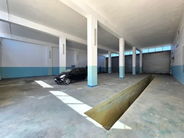 Tirane, jepet me qera ambjent biznesi Kati 0, 1.050 m² 3.500 € (Vore)