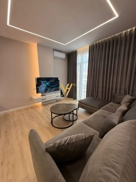 Tirane, jepet me qera apartament 1+1+Ballkon Kati 8, 65 m² 470 € (YZBERISHT)