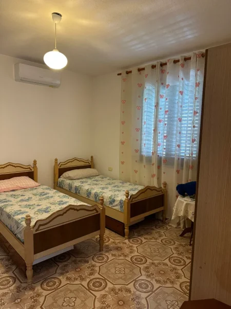 Tirane, jepet me qera 2+1+Ballkon Kati 1, 95 m² 440 € (PASKUQAN)