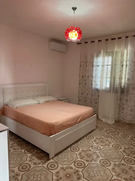 Tirane, jepet me qera 2+1+Ballkon Kati 1, 95 m² 440 € (PASKUQAN)