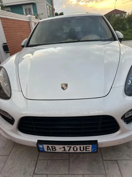 Tirane, shes makine Porsche Cayene GTS Benzin, e bardhë automatik Kondicioner 90.000 km 23.000 €