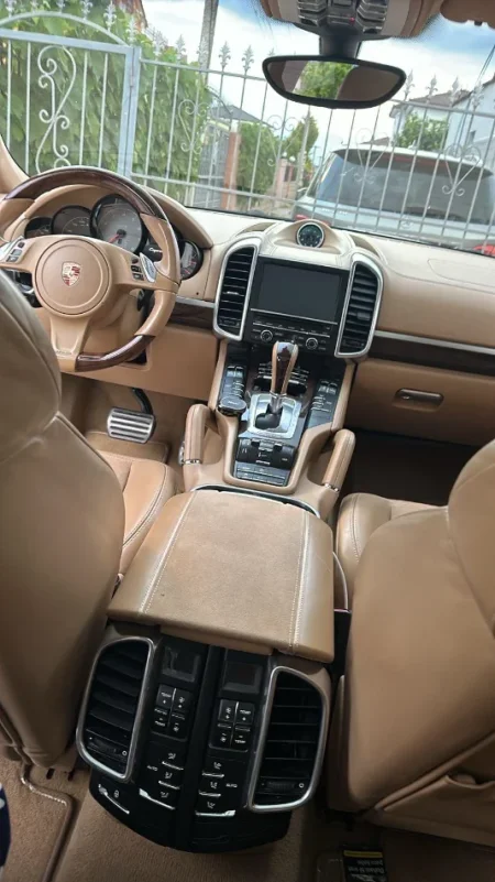 Tirane, shes makine Porsche Cayene GTS Benzin, e bardhë automatik Kondicioner 90.000 km 23.000 €