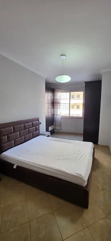 Tirane, jepet me qera apartament 2+1 , 90 m² 500 € (Astir,Prane Bohem)