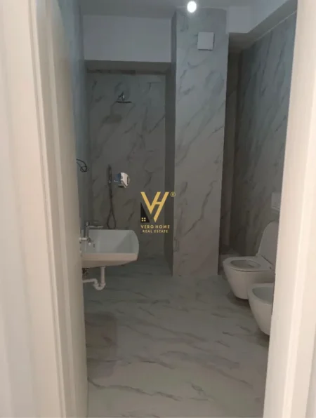 Tirane, jepet me qera apartament Kati 0, 47 m² 290 € (ALI DEMI)