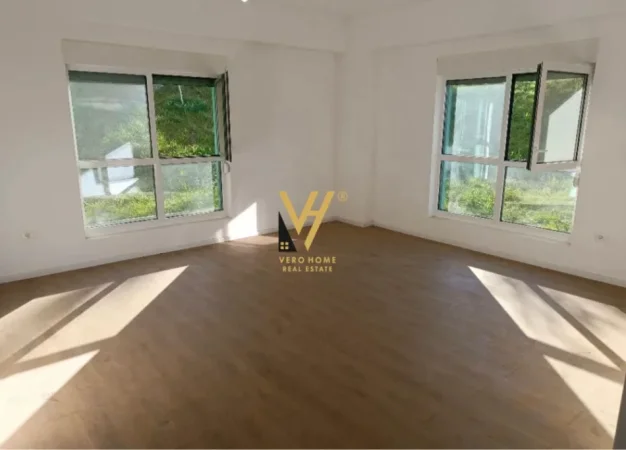 Tirane, jepet me qera apartament Kati 0, 47 m² 290 € (ALI DEMI)