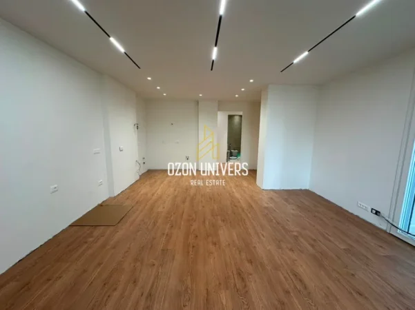 Tirane, jepet me qera ambjent biznesi Kati 9, 127 m² 1.300 € (Ish Ekspozita)