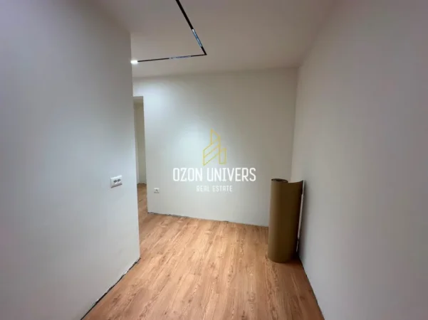 Tirane, jepet me qera ambjent biznesi Kati 9, 127 m² 1.300 € (Ish Ekspozita)