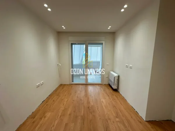 Tirane, jepet me qera ambjent biznesi Kati 9, 127 m² 1.300 € (Ish Ekspozita)