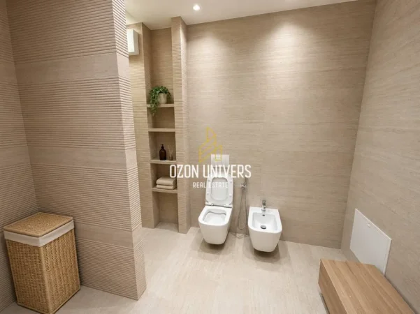 Tirane, jepet me qera ambjent biznesi Kati 9, 127 m² 1.300 € (Ish Ekspozita)