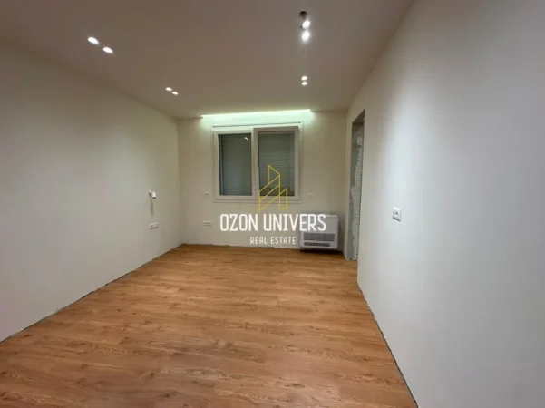 Tirane, jepet me qera ambjent biznesi Kati 9, 127 m² 1.300 € (Ish Ekspozita)