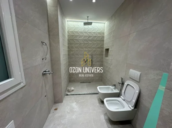 Tirane, jepet me qera ambjent biznesi Kati 9, 127 m² 1.300 € (Ish Ekspozita)