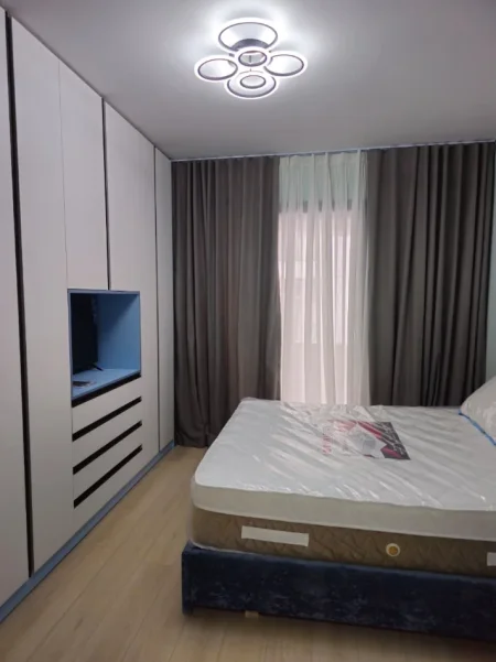 Tirane, jepet me qera apartament 2+1+Ballkon Kati 2, 120 m² 1.200 € (Liqeni i Thate)