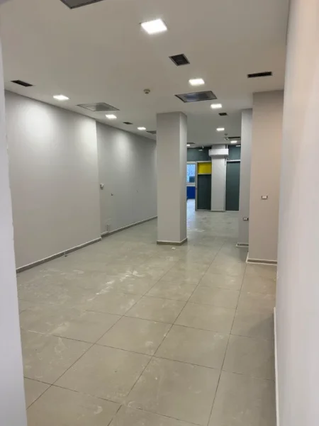 Tirane, shitet zyre Kati 2, 253 m² 590.000 € (ish parku i autobusave , globe)
