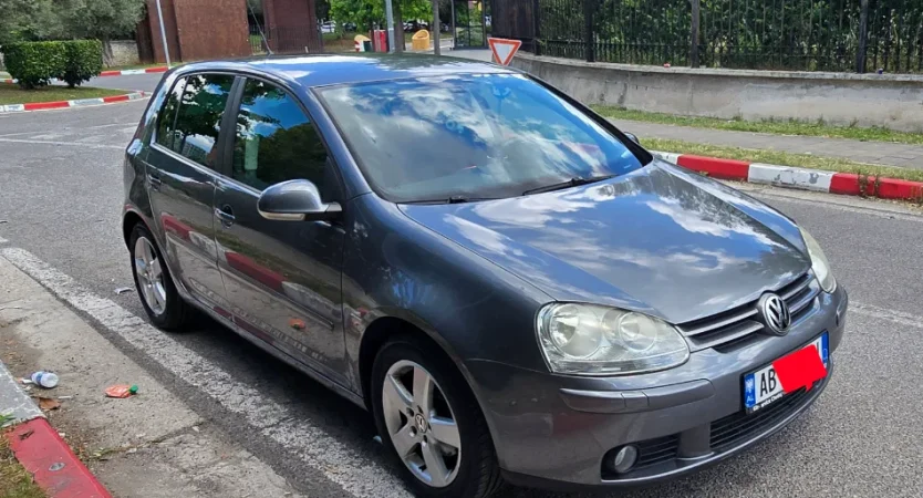 Shqiperi, shes makine VOLKSWAGEN GOLF 5 2008 Nafte, gri e erret manuale Klima 210.000 km 3.900 €