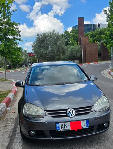 Shqiperi, shes makine VOLKSWAGEN GOLF 5 2008 Nafte, gri e erret manuale Klima 210.000 km 3.900 €
