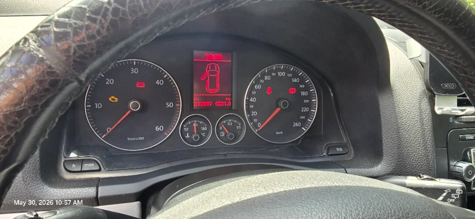Shqiperi, shes makine VOLKSWAGEN GOLF 5 2008 Nafte, gri e erret manuale Klima 210.000 km 3.900 €