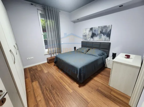 Tirane, jepet me qera apartament 2+1+Ballkon Kati 0, 90 m² 650 € (Rruga Eduard Mano)