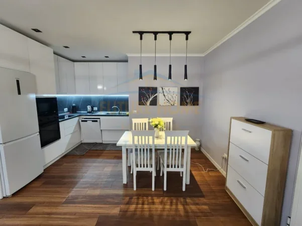 Tirane, jepet me qera apartament 2+1+Ballkon Kati 0, 90 m² 650 € (Rruga Eduard Mano)