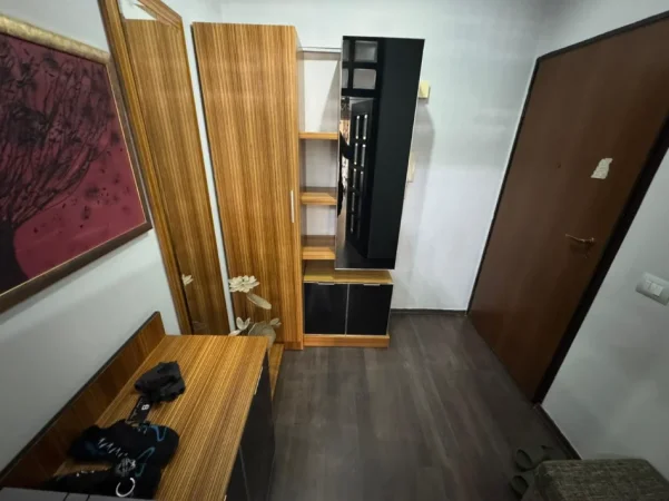 Tirane, jepet me qera apartament 2+1 Kati 9, 550 € (ish fusha e aviacionit)