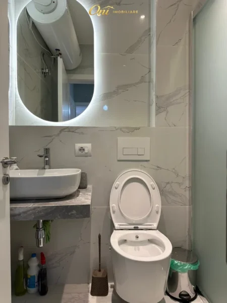 Tirane, jepet me qera apartament 1+1 Kati 5, 70 m² 650 € (pazari i ri)