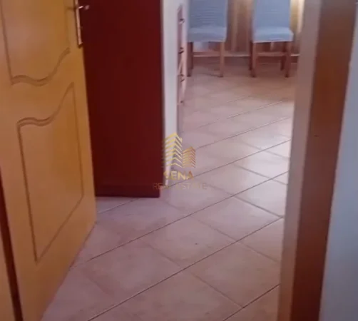 Tirane, jepet me qera apartament 1+1+Ballkon Kati 2, 60 m² 350 € (Porcelan)