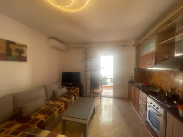 Mali Robit, jepet me qera apartament ne plazh 1+1+Ballkon Kati 2, 70 m² 35 € (Rruga ‘Pavarsia’)