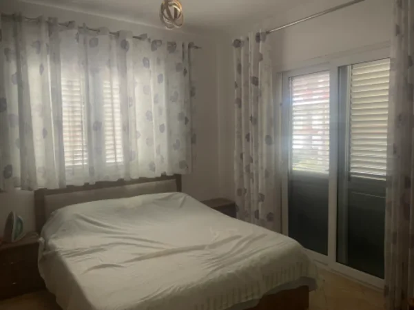 Mali Robit, jepet me qera apartament ne plazh 1+1+Ballkon Kati 2, 70 m² 35 € (Rruga ‘Pavarsia’)