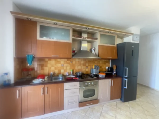 Mali Robit, jepet me qera apartament ne plazh 1+1+Ballkon Kati 2, 70 m² 35 € (Rruga ‘Pavarsia’)