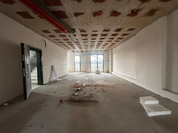 SHITET Ambjent Biznesi ne Kompleksin Parallel Living , Don Bosko 189m2, 500.000 euro