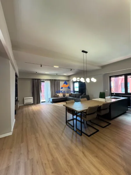 Tirane, shitet apartament 2+1+Ballkon Kati 13, 168 m² 504.900 € 