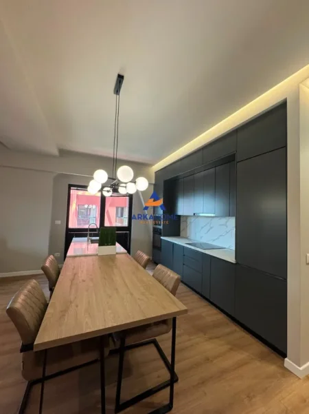 Tirane, shitet apartament 2+1+Ballkon Kati 13, 168 m² 504.900 € 