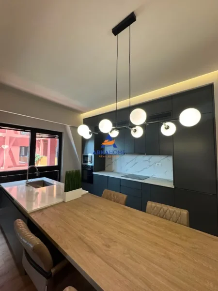 Tirane, shitet apartament 2+1+Ballkon Kati 13, 168 m² 504.900 € 