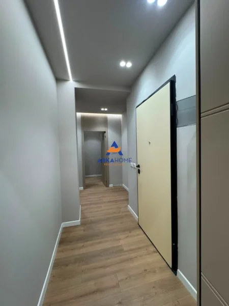 Tirane, shitet apartament 2+1+Ballkon Kati 13, 168 m² 504.900 € 