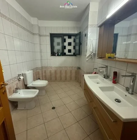 Tirane, jepet me qera apartament 3+1 Kati 5, 202 m² (rruga e elbasanit)