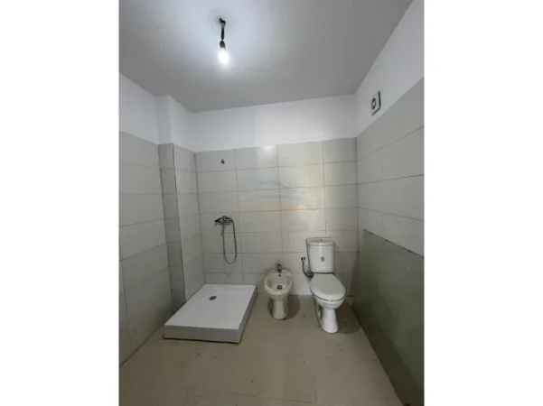 Tirane, jepet me qera apartament 2+1 Kati 1, 95 m² 430 € (5 Maji)