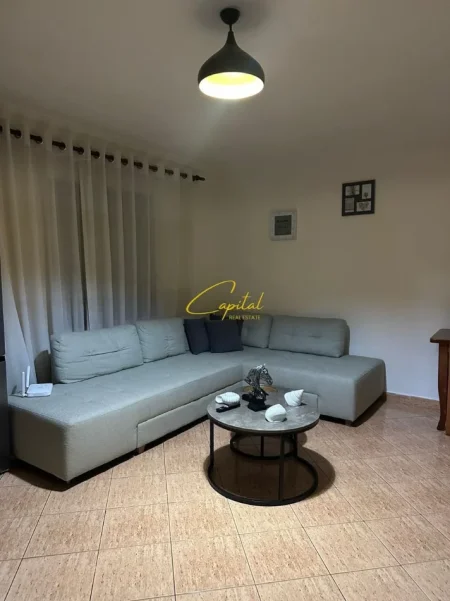 Tirane, jepet me qera apartament 1+1 Kati 2, 55 m² 370 € (YZBERISHT)