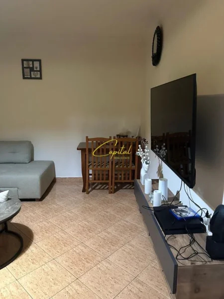 Tirane, jepet me qera apartament 1+1 Kati 2, 55 m² 370 € (YZBERISHT)