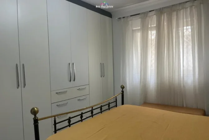 Tirane, jepet me qera Vile 2+1 Kati 1, 80 m² 580 € (siri kodra)