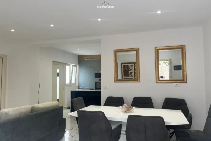 Tirane, jepet me qera Vile 2+1 Kati 1, 80 m² 580 € (siri kodra)